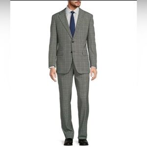 Hickey Freeman Classic two piece suit, 100% Wool like new, pants no pleats 36/30